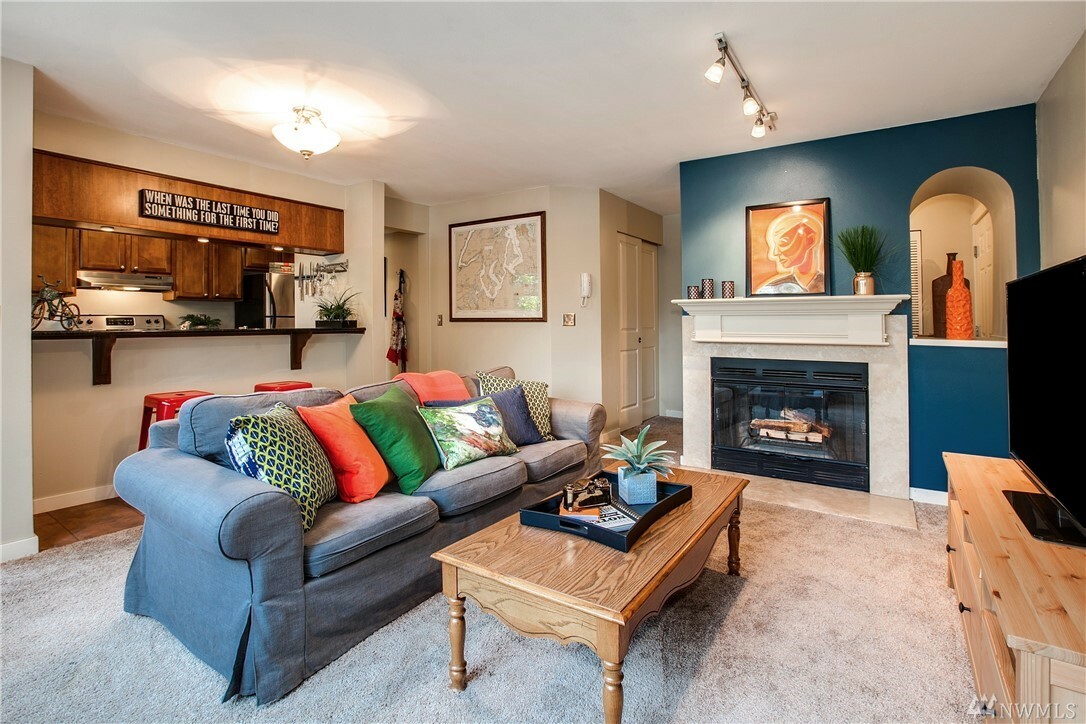 Property Photo:  8816 Nesbit Ave N 105  WA 98103 