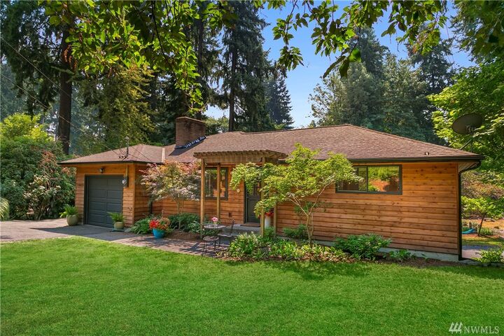 Property Photo:  10425 SE 23rd St  WA 98004 