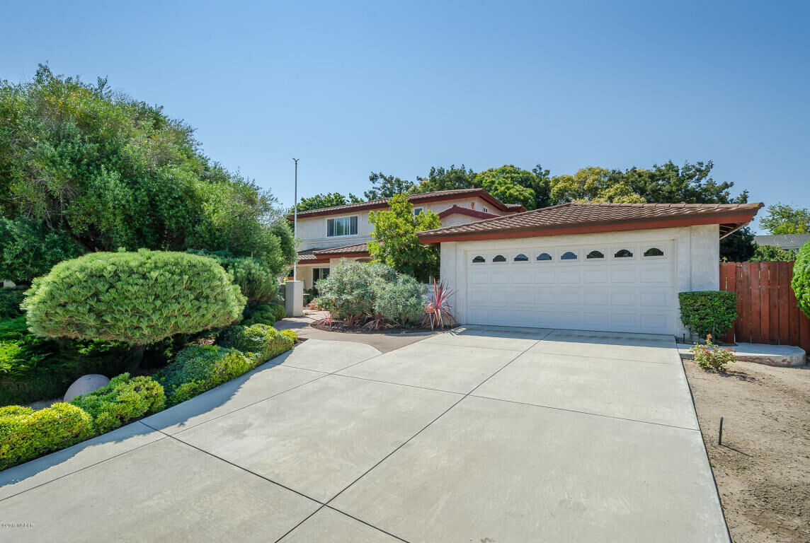Property Photo: 1124 Hampshire Place CA 93455