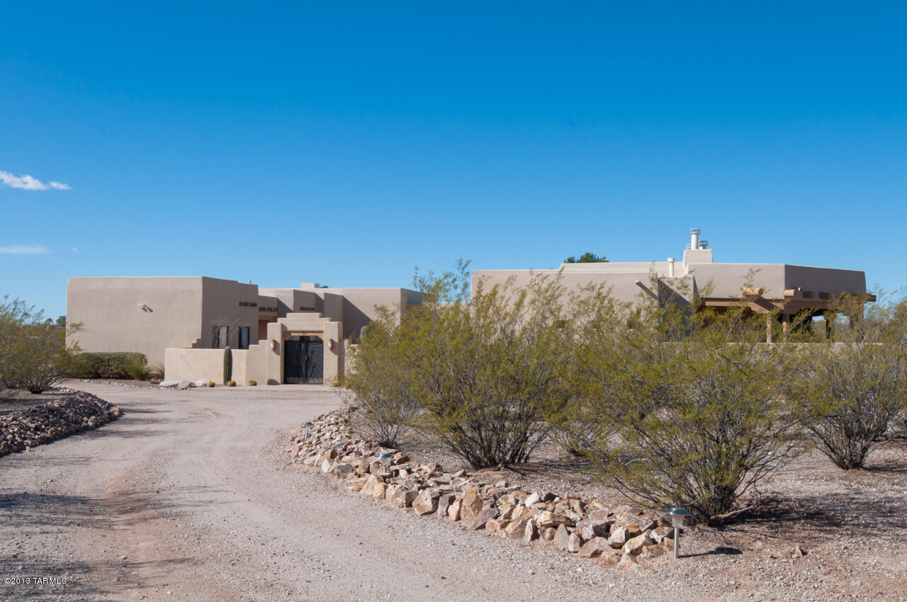 Property Photo: 10420 E Fort Lowell Road AZ 85749