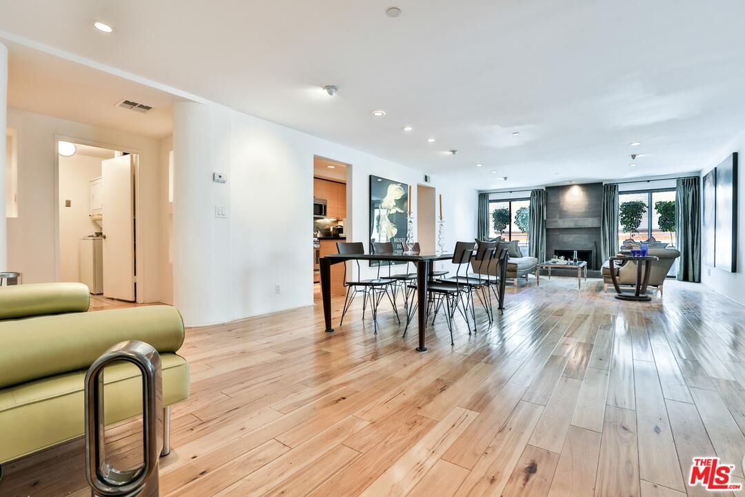 Property Photo:  964 Hancock Ave 1  CA 90069 