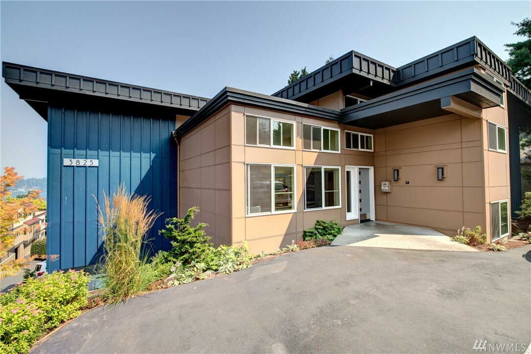 Property Photo:  3825 NE 155th Place 203  WA 98155 