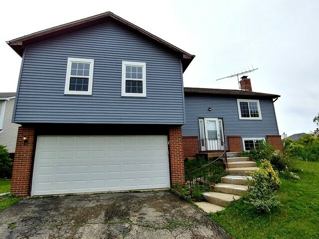 Property Photo: 1312 Big Horn Trail IL 60188