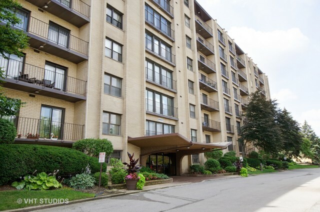 Property Photo:  4601 Touhy Avenue 702  IL 60712 