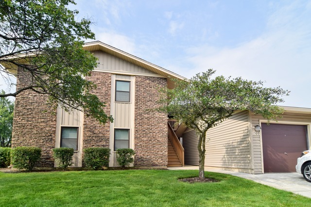 Property Photo:  1300 Bamberg Court B  IL 60133 