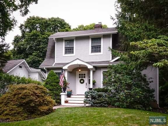 Property Photo:  10 Whitman Place  NJ 07642 