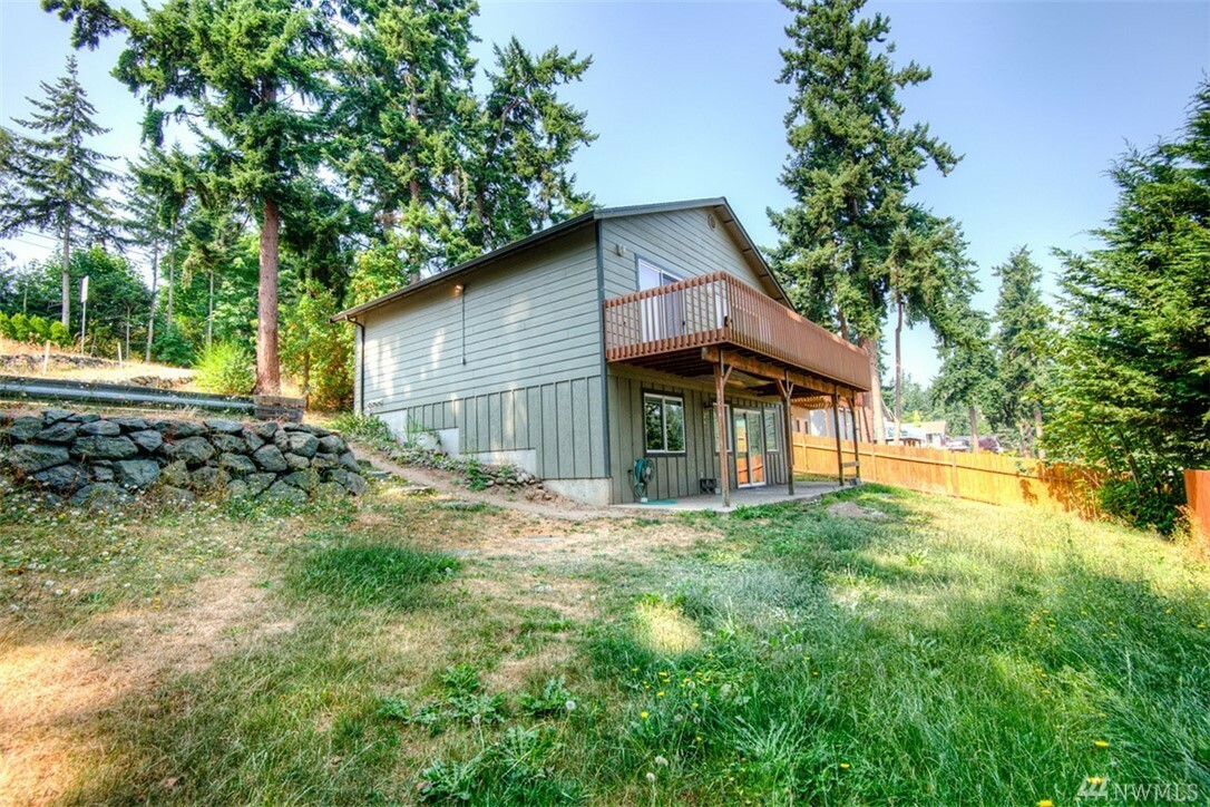 1261 S East Camano Dr  Camano Island WA 98282 photo