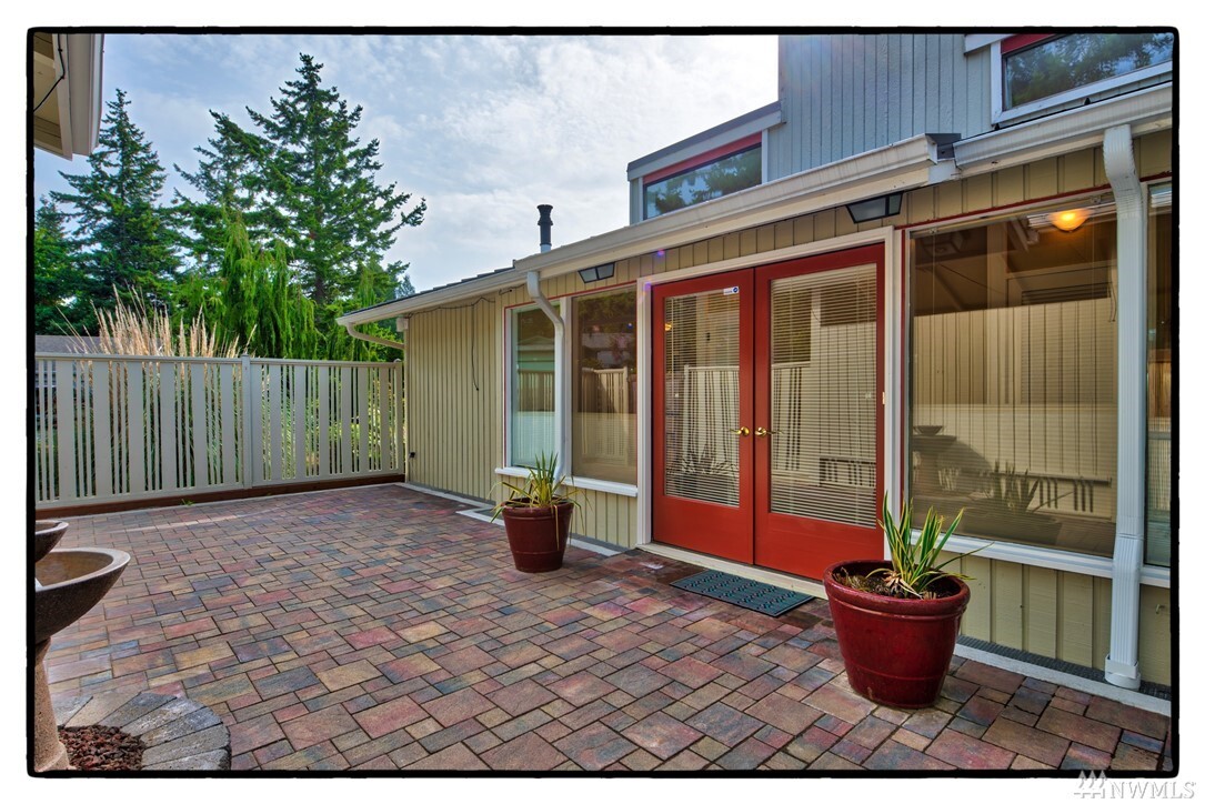 Property Photo: 255 Squaxin Place WA 98257