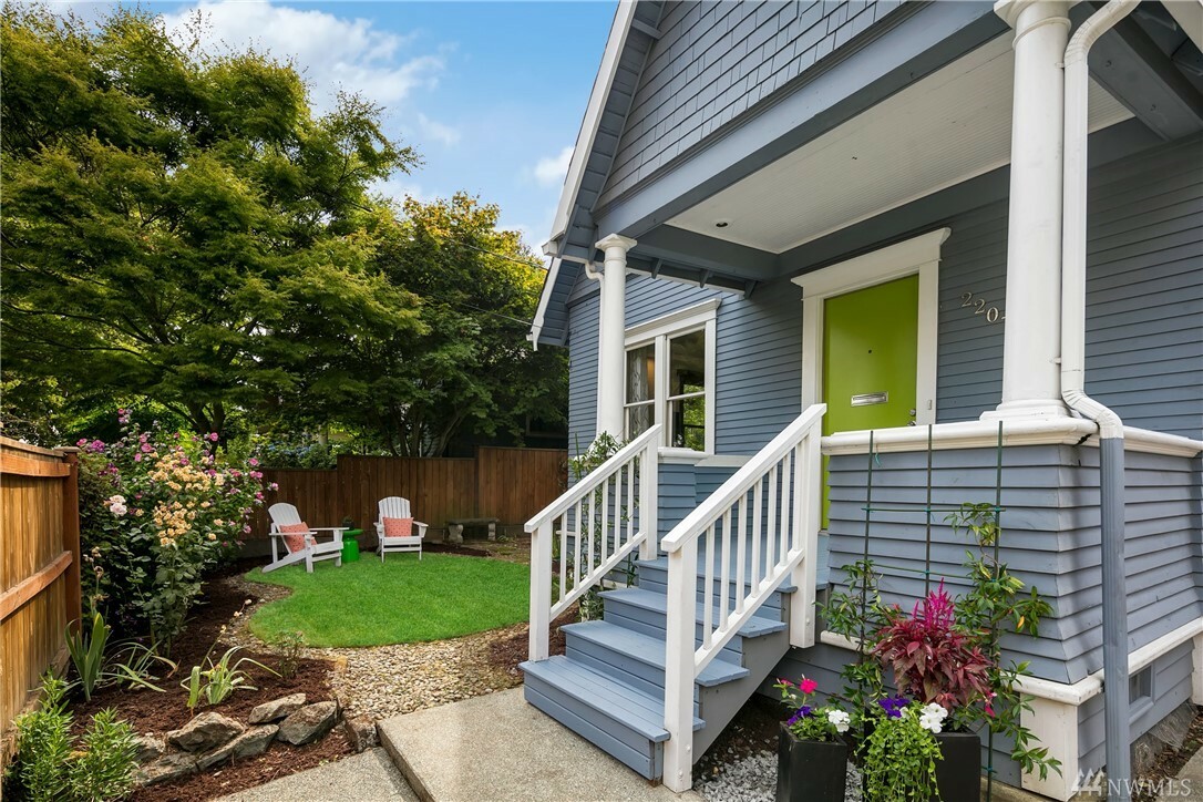 Property Photo: 2207 E Olive St WA 98122