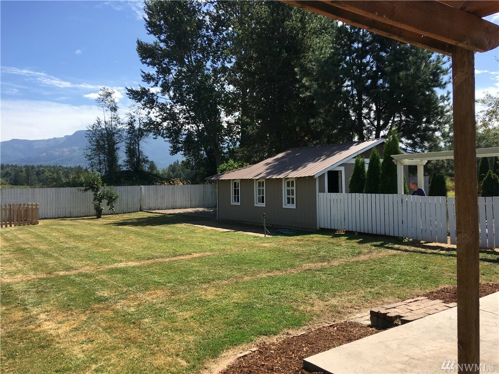 Property Photo: 1208 Nooksack Ave WA 98276
