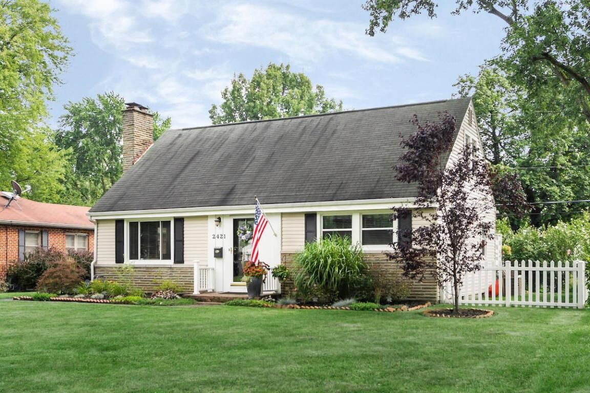 Property Photo:  2421 Cranford Road  OH 43221 