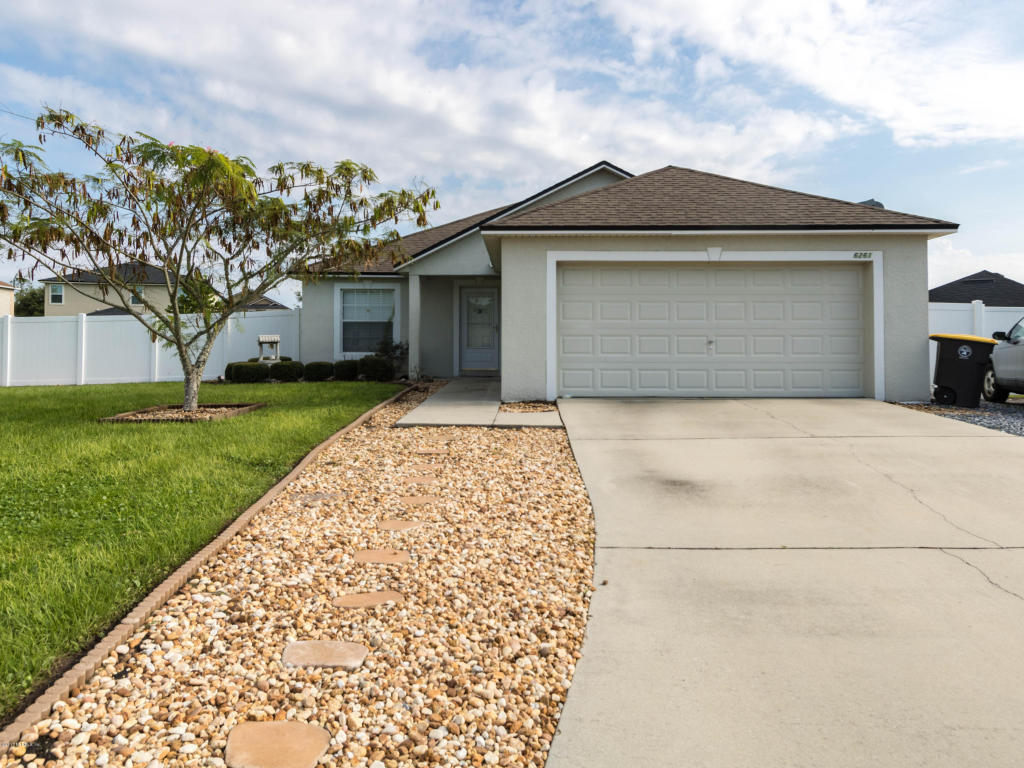 Property Photo: 6261 Rolling Tree Court FL 32222