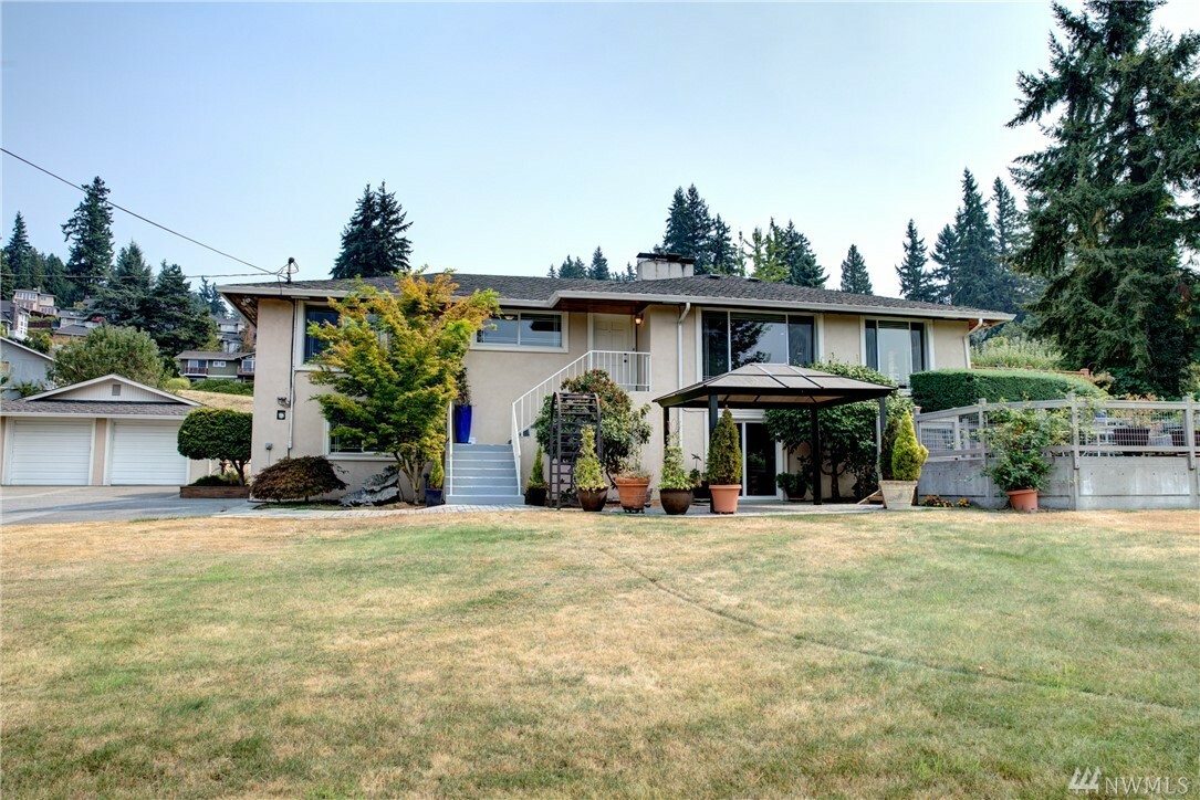 Property Photo:  444 E Lake Sammamish Pkwy NE  WA 98074 