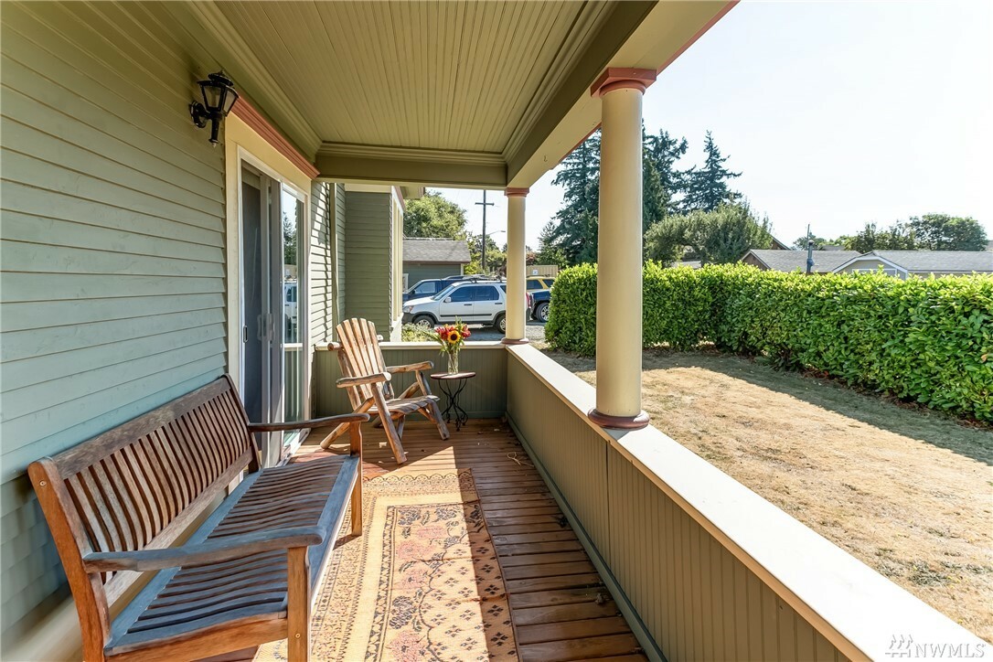 Property Photo:  2600 Cherry St  WA 98225 