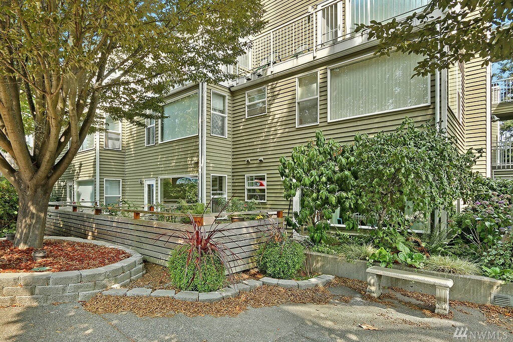 Property Photo: 3420 Burke Ave N 103A WA 98103