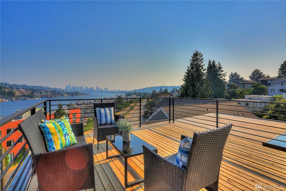 Property Photo:  3920 1st Ave NE A  WA 98103 