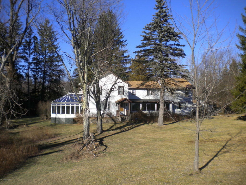 Property Photo:  10 Falls Lane  PA 18424 