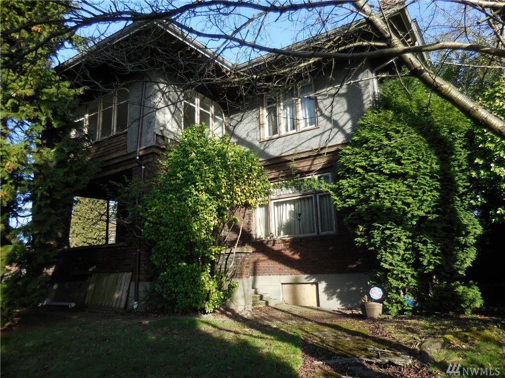 Property Photo:  2616 Harvard Ave E  WA 98102 