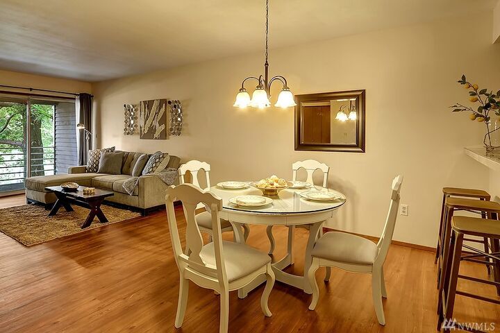 Property Photo:  2572 14th Ave W 102  WA 98119 