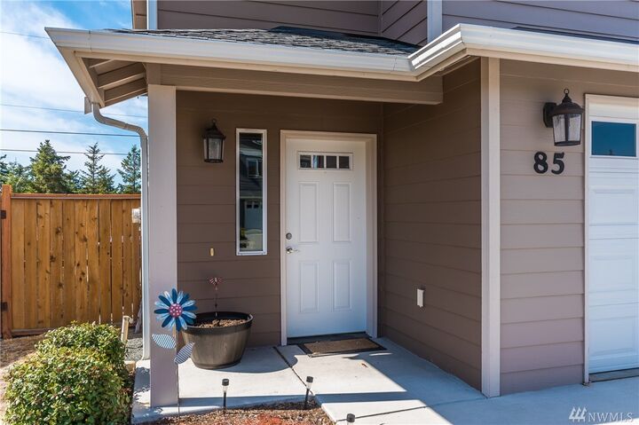 Property Photo:  85 NE Melrose Dr  WA 98277 