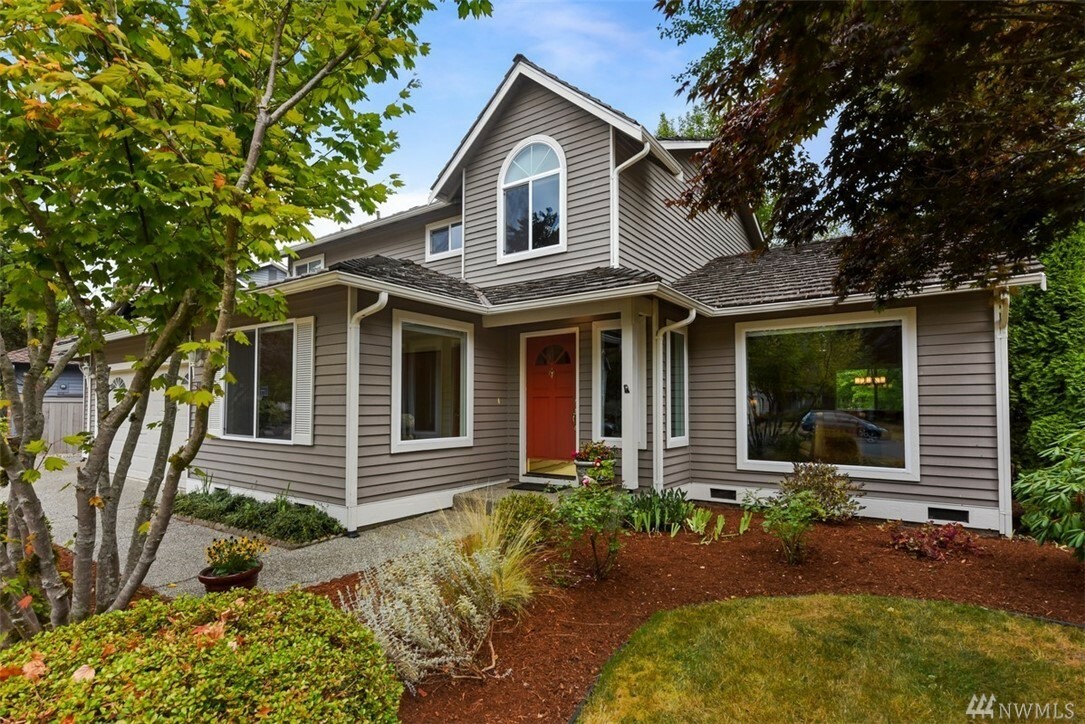Property Photo: 11823 37th Dr SE WA 98208