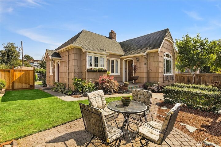 3214 45th Ave SW  Seattle WA 98116 photo