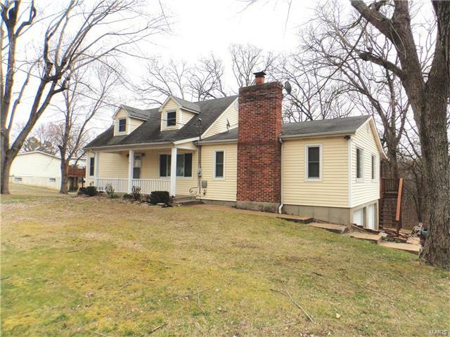 Property Photo:  814 Lincoln   63052 