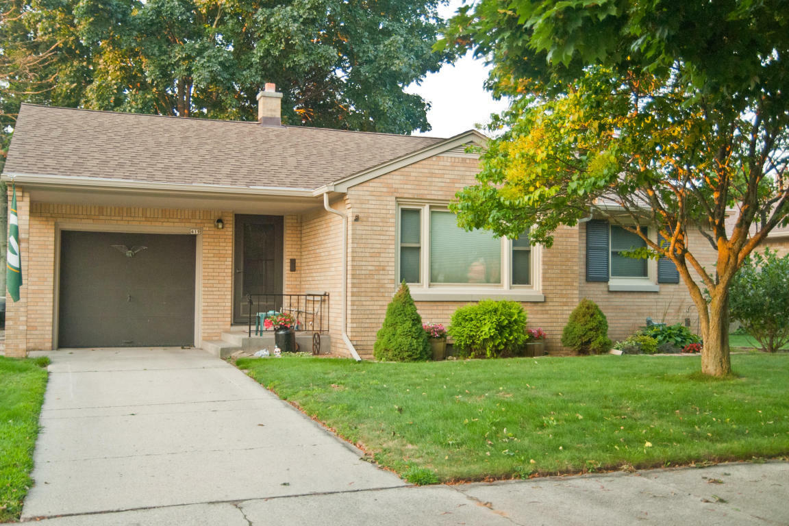 Property Photo: 419 Geele Ave WI 53083