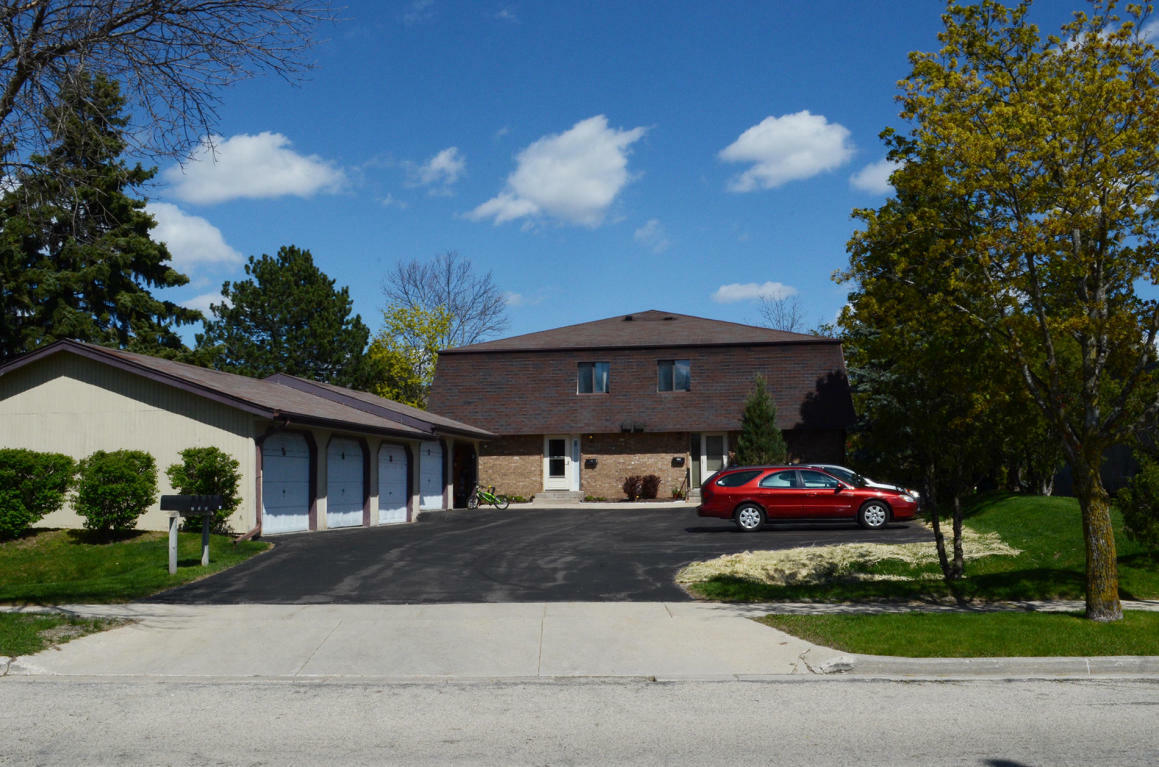 Property Photo:  435 Meadowbrook Dr 3  WI 53090 