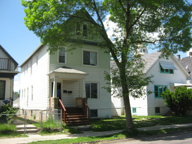 Property Photo:  2119 S 14th St  WI 53215 