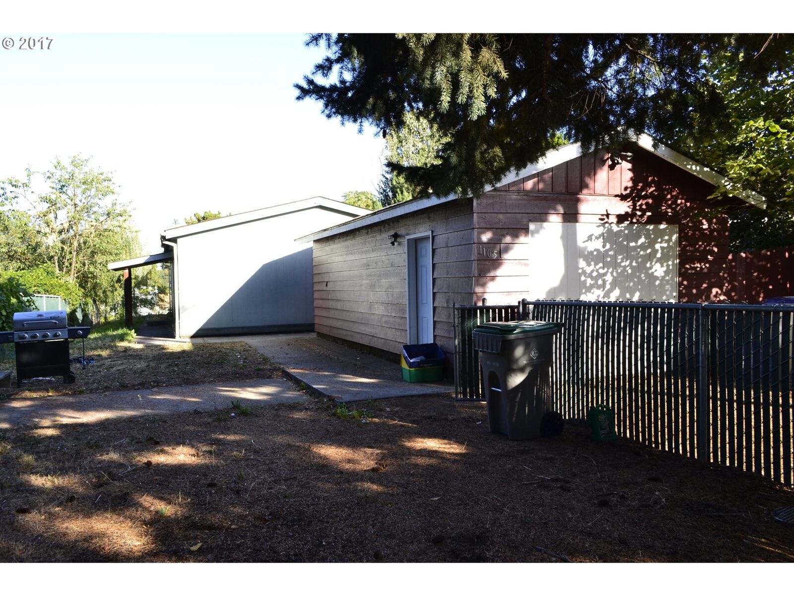 Property Photo:  1105 21st St  OR 97031 