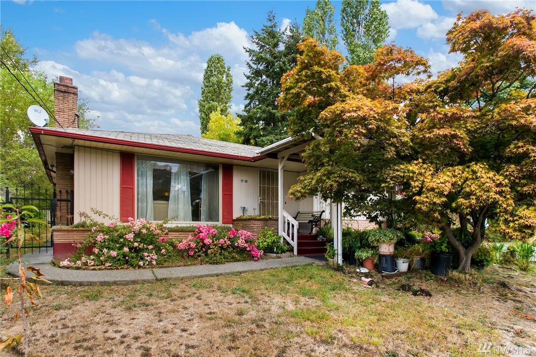 Property Photo:  1732 S Ferdinand St  WA 98108 