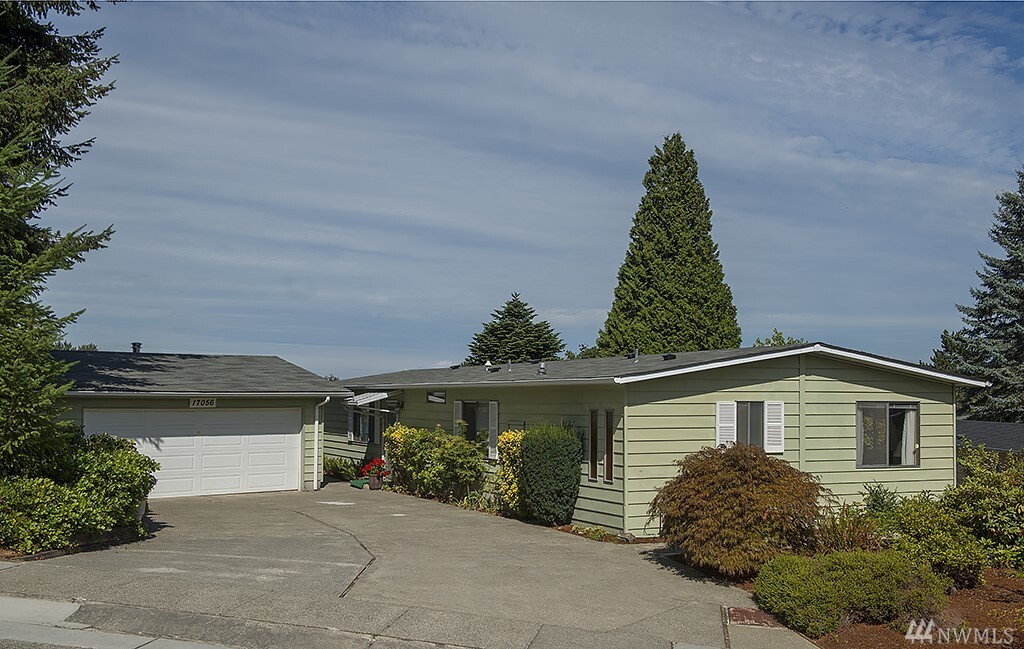 Property Photo: 17056 Woodcrest Dr NE WA 98011