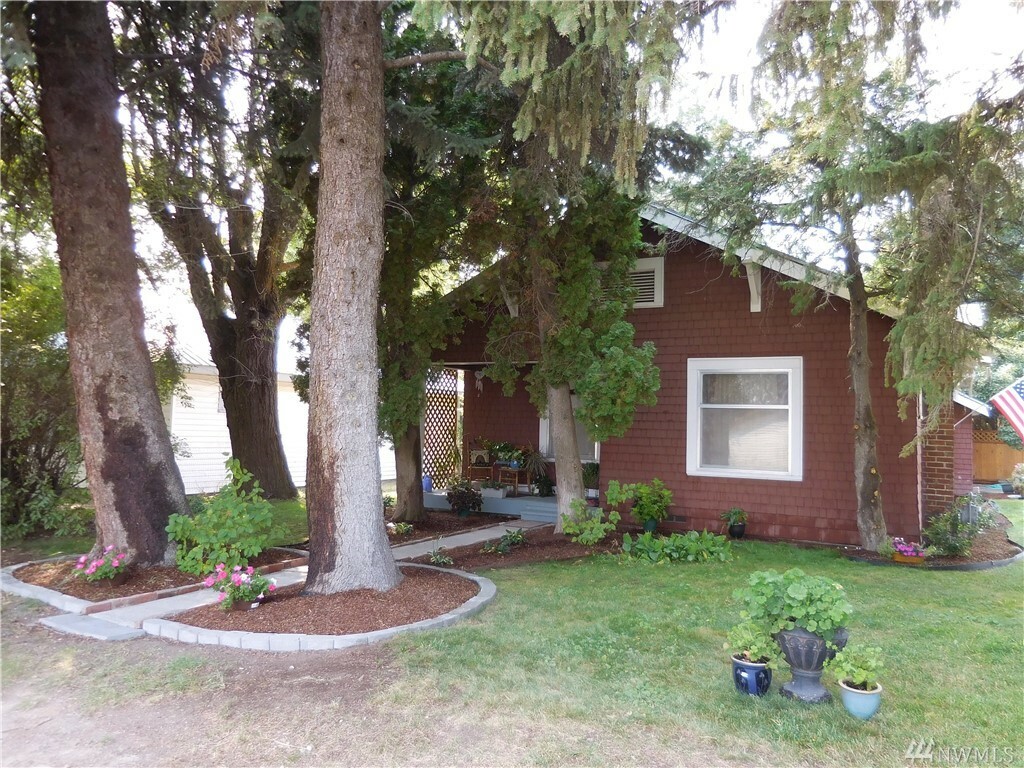 Property Photo:  211 King St  WA 98934 