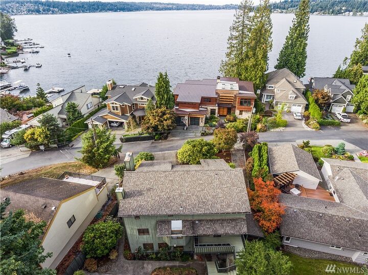 Property Photo: 18811 SE 42nd St WA 98027