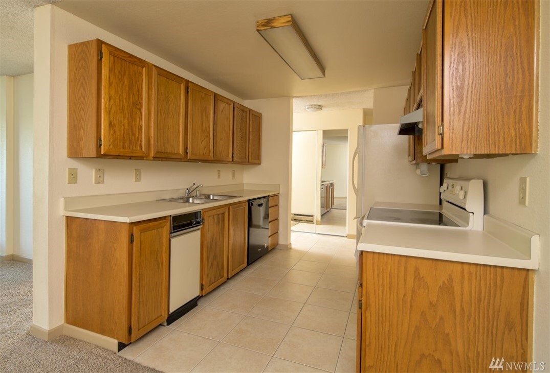 Property Photo: 9416 1st Ave NE 205 WA 98115