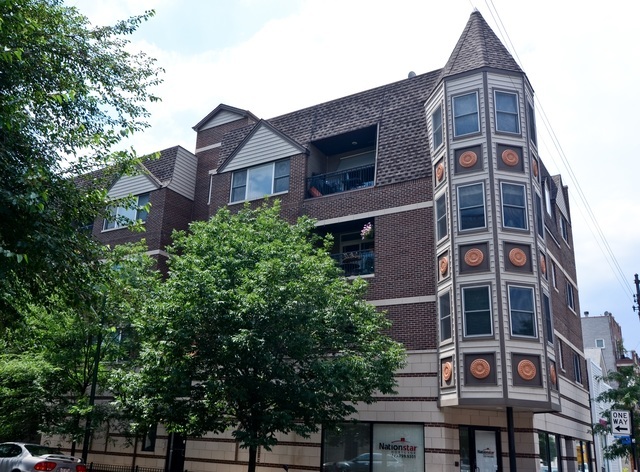 Property Photo: 3150 N Oakley Avenue 2N IL 60618