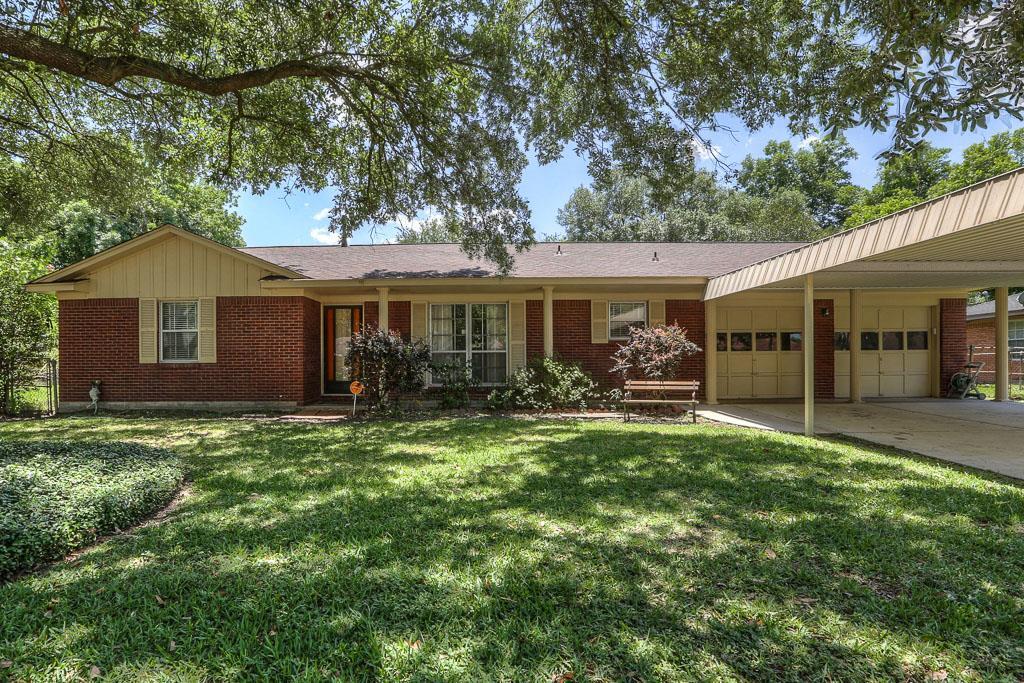 Property Photo: 203 Bluebird Lane TX 77502