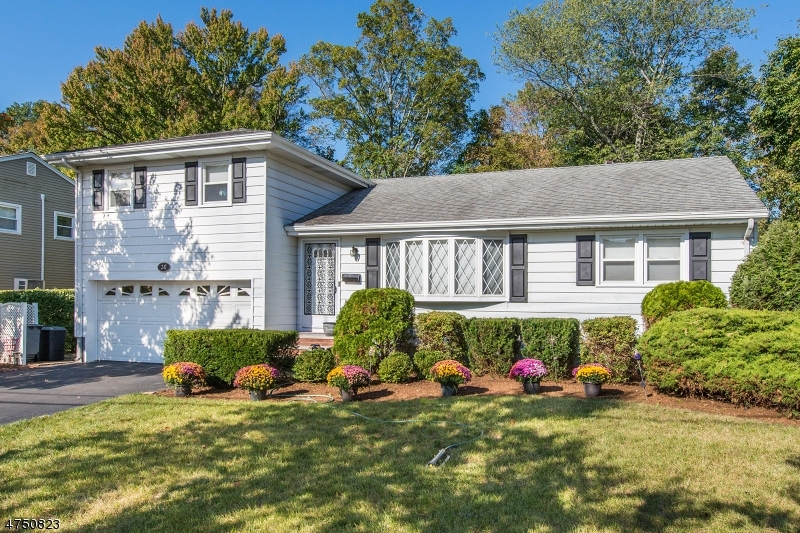 Property Photo:  36 Willow Way  NJ 07465 