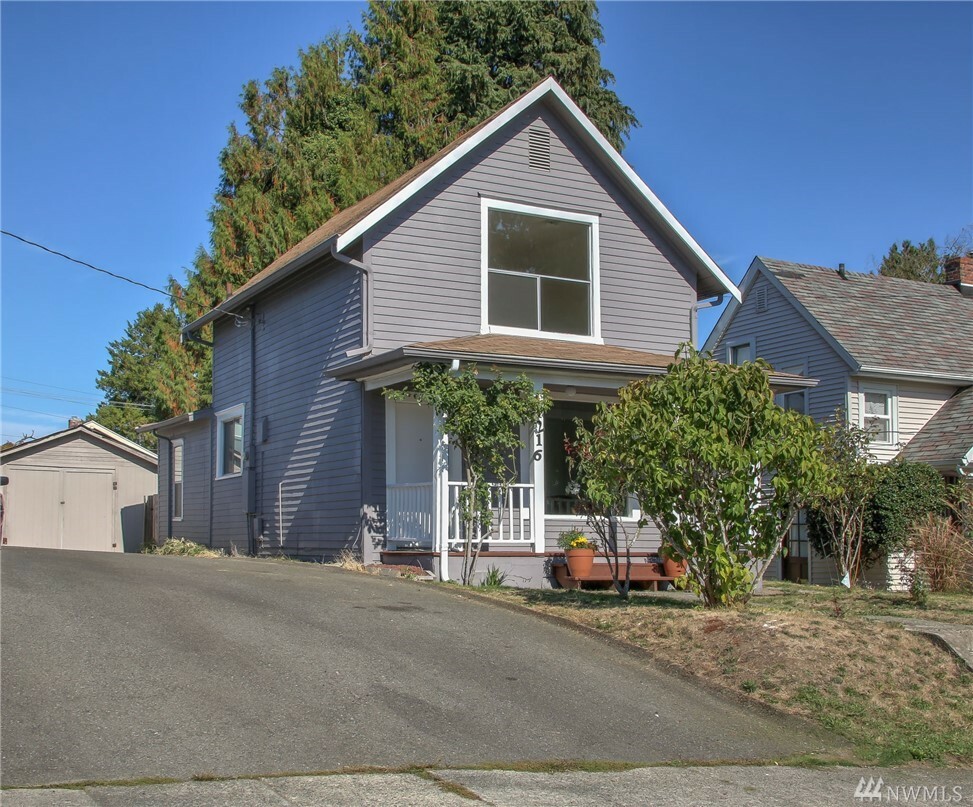 Property Photo:  1216 8th St  WA 98337 