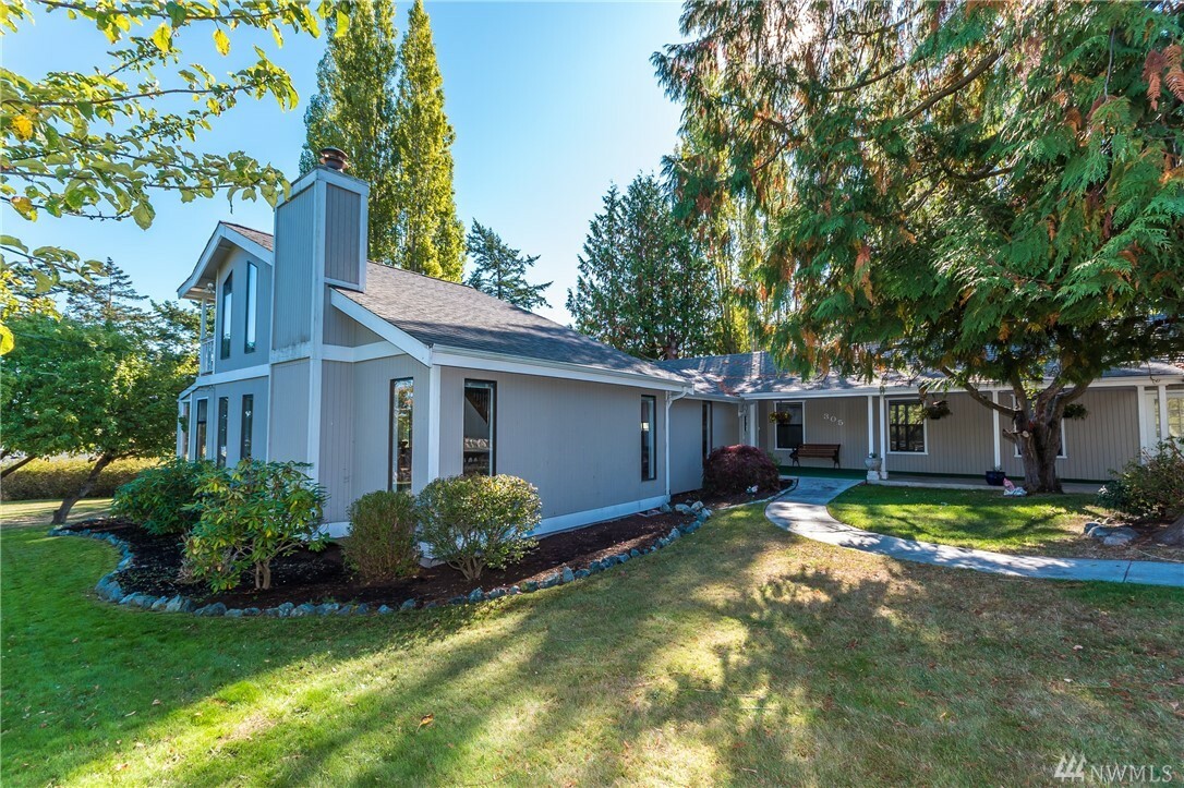 Property Photo:  305 NW Coveland St  WA 98239 