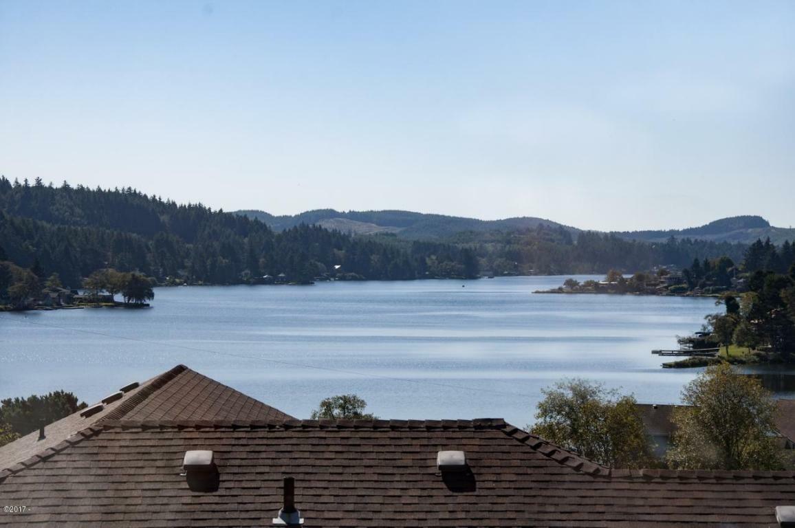 Property Photo:  4222 NE D Avenue  OR 97364 