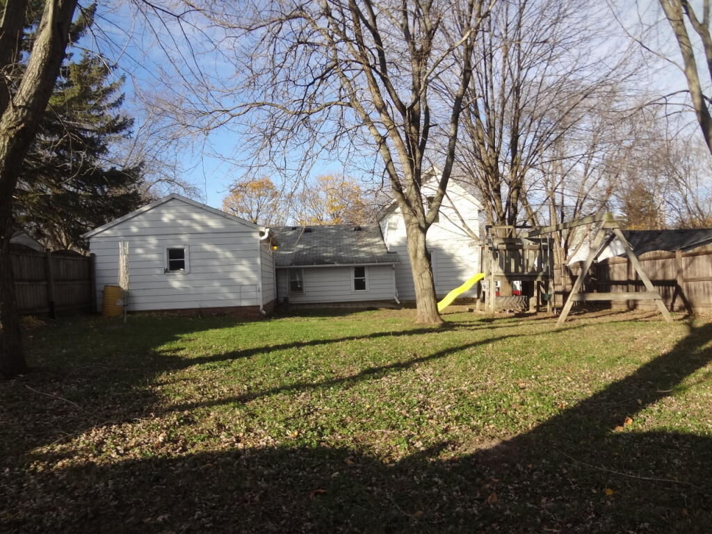 Property Photo:  408 Clarence St  WI 53538 