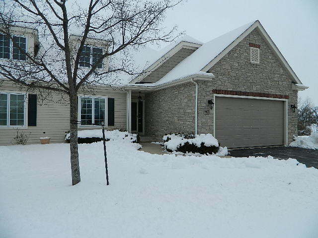 Property Photo: 1677 Edgewood Rd WI 53040-8968