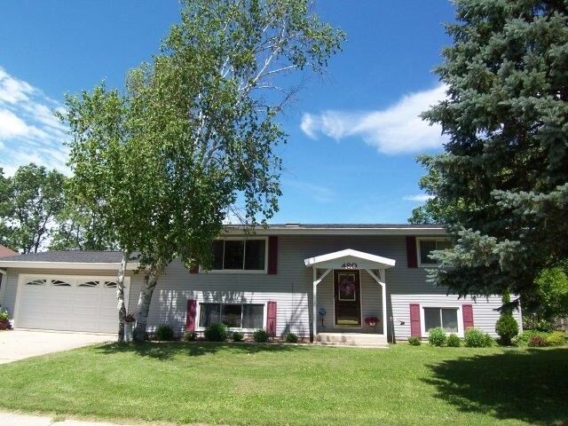 Property Photo: 480 Knights Ave WI 53040-9105