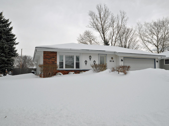 Property Photo:  814 Bel Ric Dr  WI 53040 