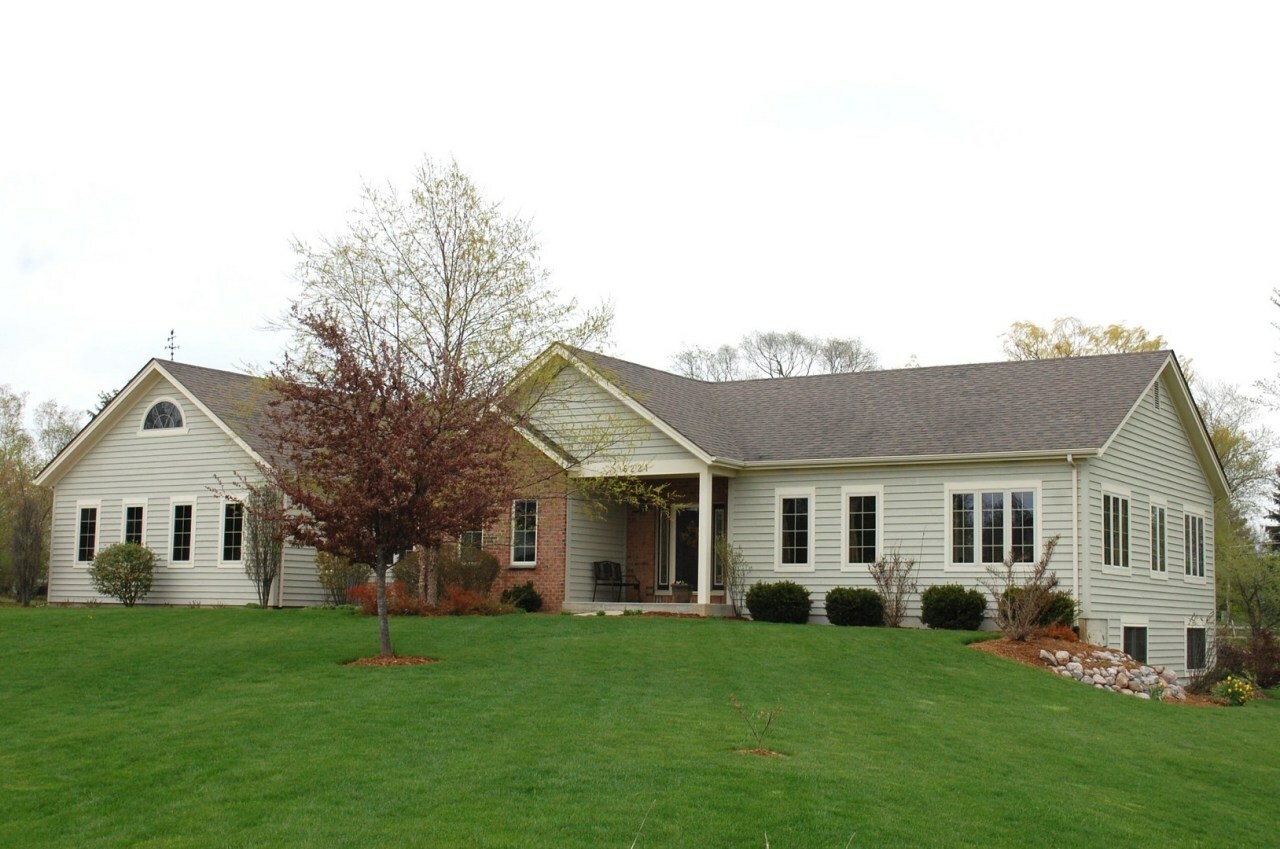 Property Photo:  6221 Horseshoe Ln  WI 53402 