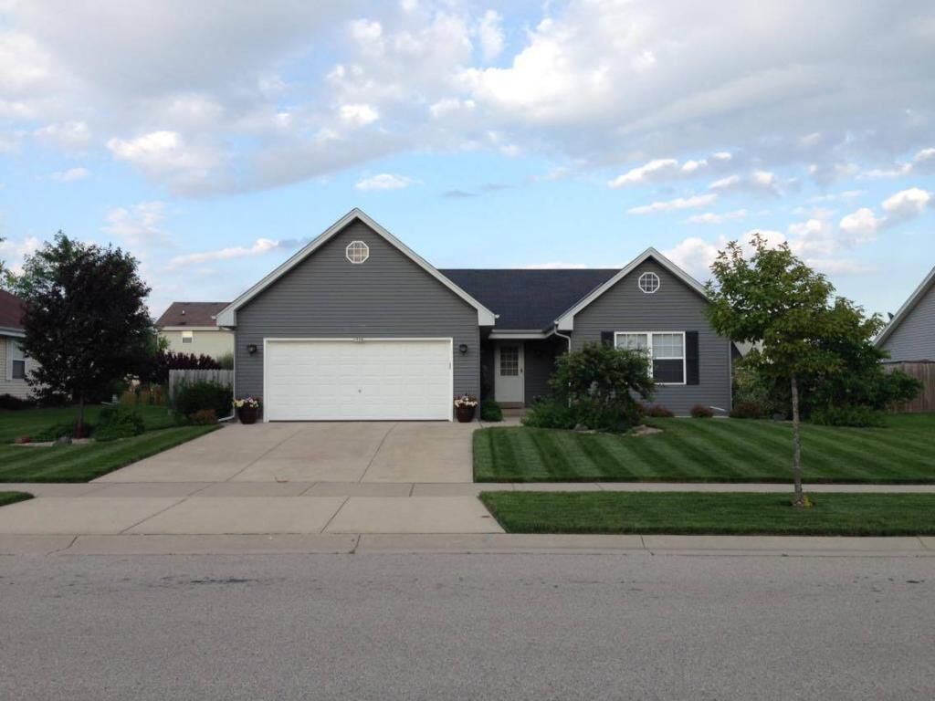 Property Photo:  1528 Falcon Dr  WI 53027 