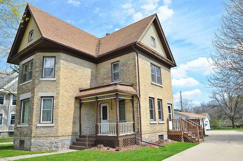 Property Photo:  226 N Lake St  WI 53034 