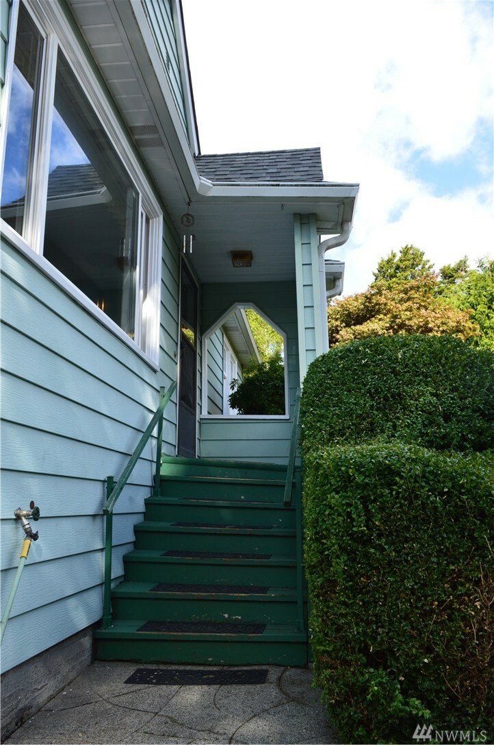 Property Photo:  9019 Dayton Ave N  WA 98103 